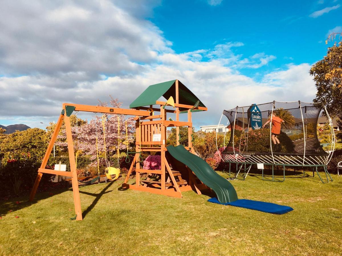 Cascades Lakefront Motel Таупо Экстерьер фото A backyard playground