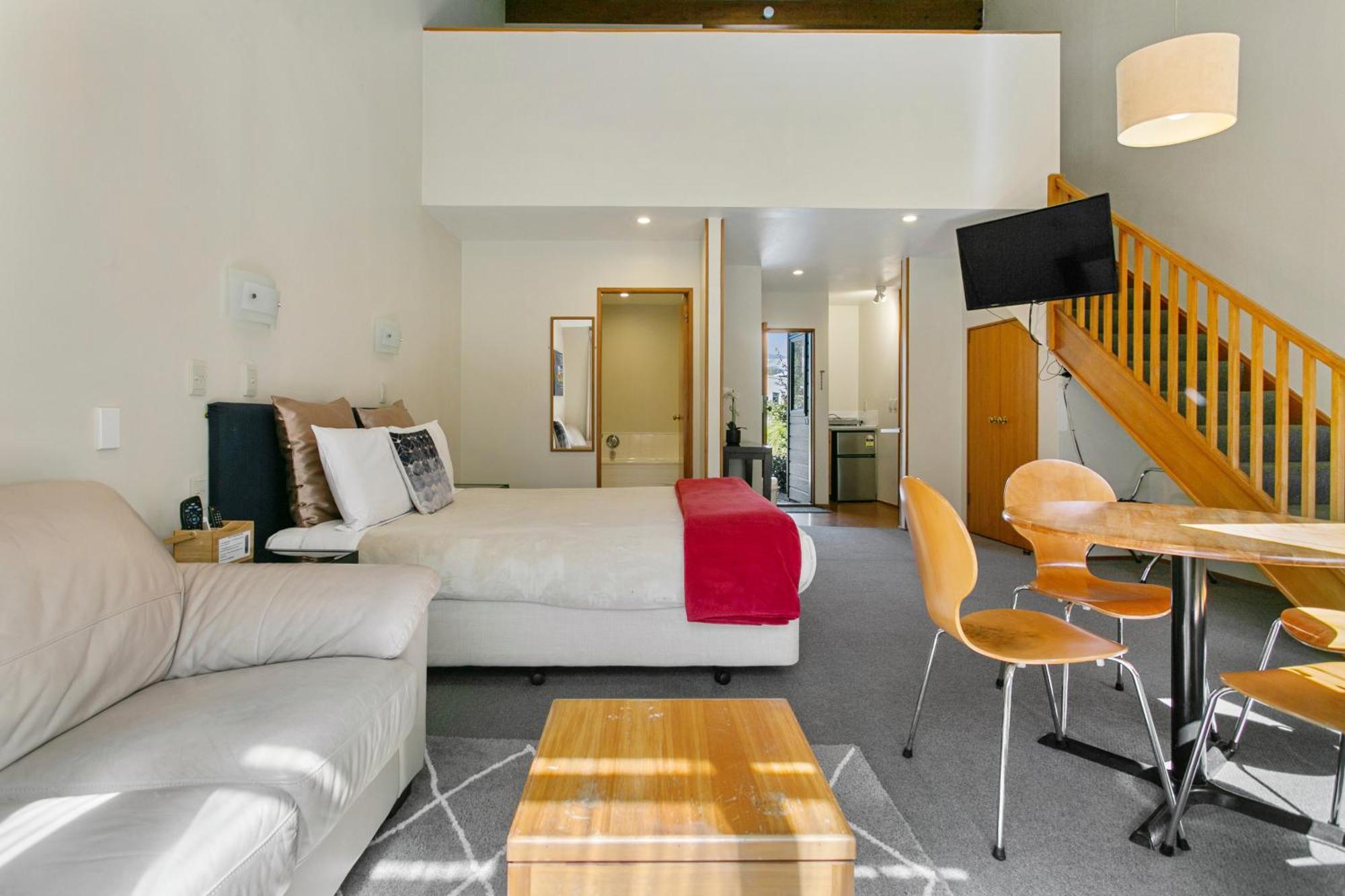 Cascades Lakefront Motel Таупо Экстерьер фото A typical studio apartment