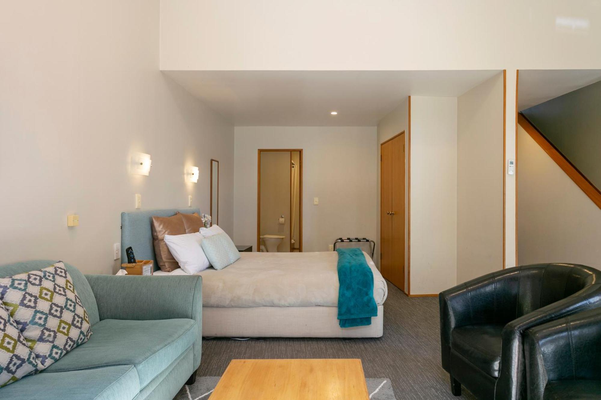 Cascades Lakefront Motel Таупо Экстерьер фото A typical studio apartment